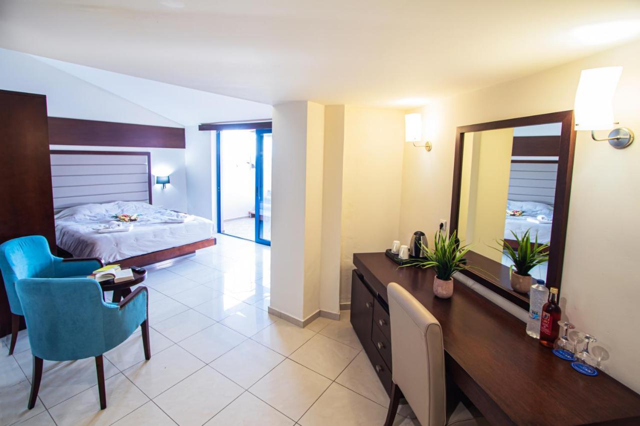 Galini Sea View Hotel Agia Marina Exterior foto