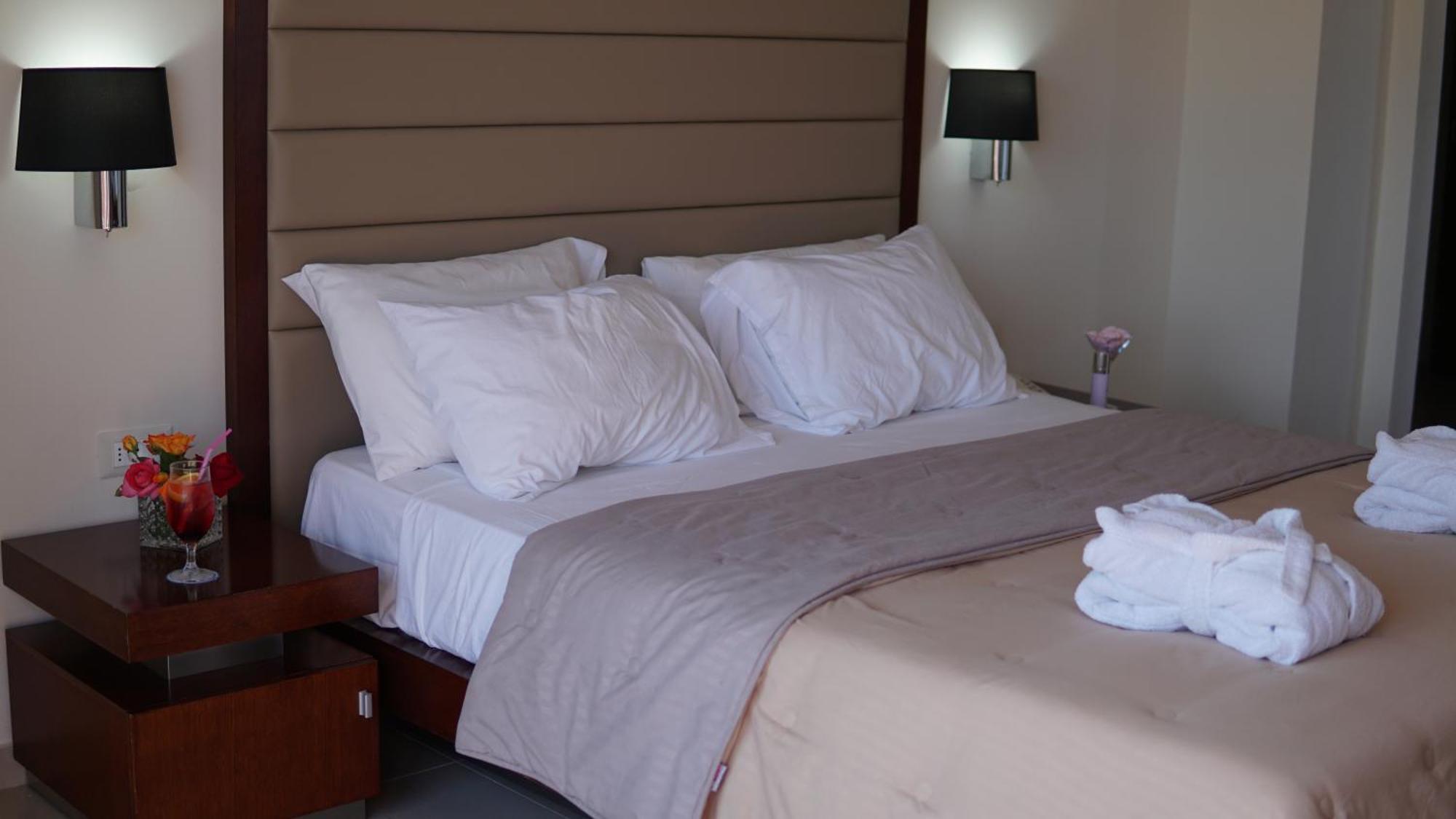 Galini Sea View Hotel Agia Marina Exterior foto